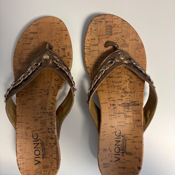 Vionic Orthaheel Bronze Flip Flop Wedge Sandals Cork Sz 7 - Picture 1 of 6